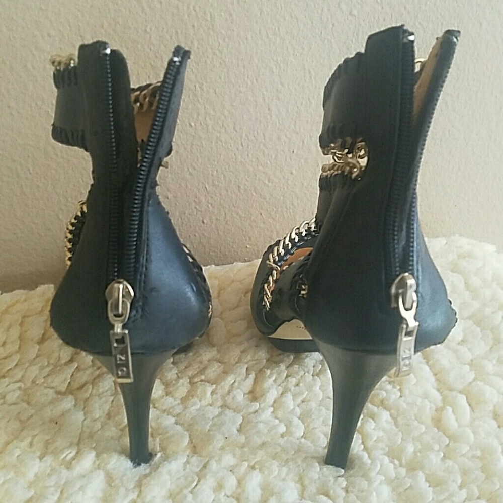 Shoes - Picture 5 of 8